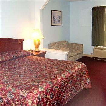 Deluxe Inn and Suites1