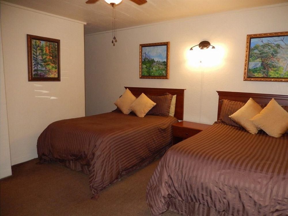 The Gateway Restaurant & Lodge0