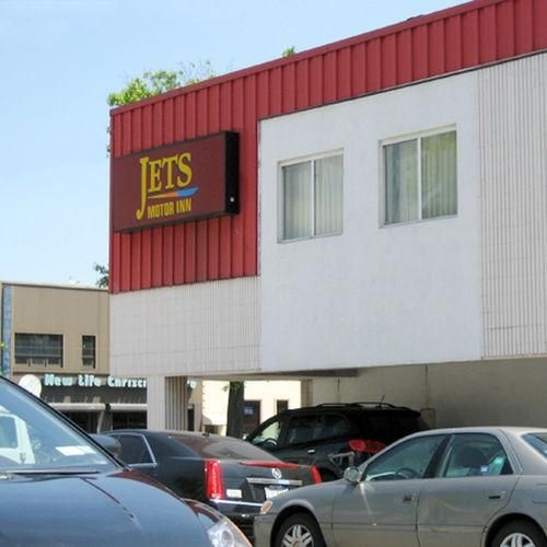 โรงแรมเจตส์ มอเตอร์ อินน์ (Jets Motor Inn Hotel)3