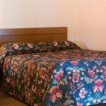 Americana Inn Farmingdale1