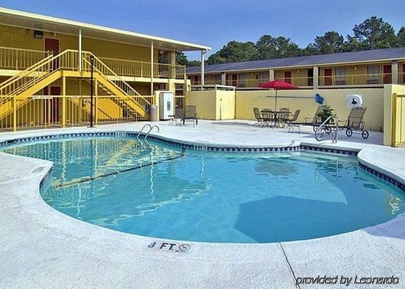 Econo Lodge Inn & Suites At Ft. Benning1