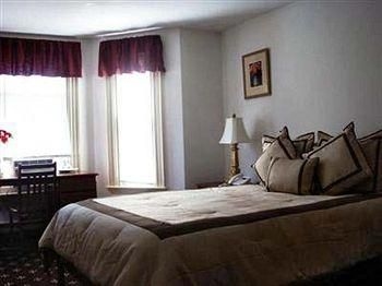 A Cambridge House Inn at Porter4