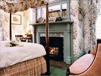 A Cambridge House Inn at Porter0