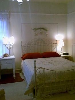 Burgundy Lane Bed & Breakfast4