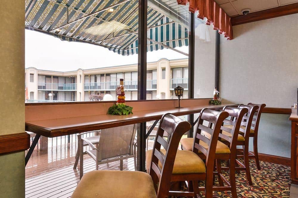 Lamplighter Inn and Suites Lamplighter Inn and Suites