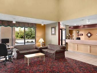 GuestHouse Inn & Suites St. Joseph3