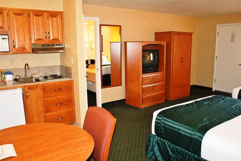 AMERICAS BEST VALUE INN4