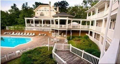 THE VICTORIA COUNTRY INN