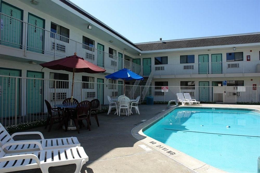 Motel 6 Oakland Airport1