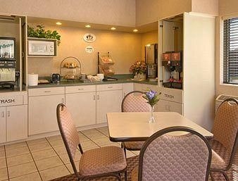 Super 8 Hotel Akron Green Uniontown0