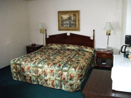 Country Hearth Inn Madison0