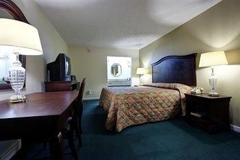 Americas Best Value Inn Port Jefferson Station Long Island3