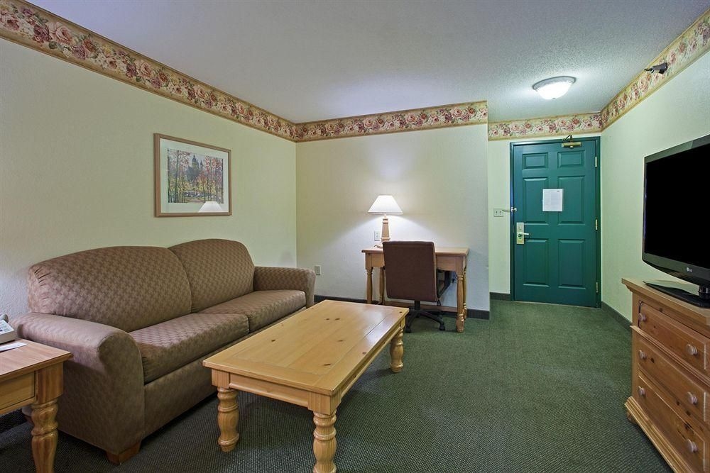 COUNTRY INNS STS MASON CITY3