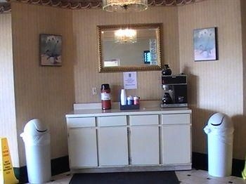 Deluxe Motel0