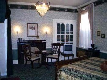 Carlisle House3