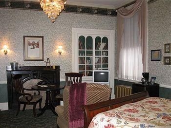 Carlisle House4