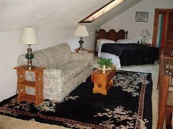 1768 Country Inn2