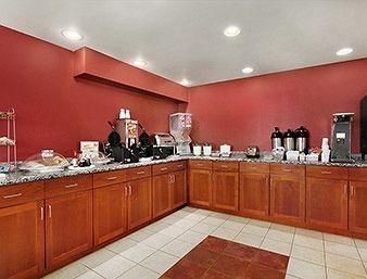 Howard Johnson Inn and Suites Tacoma3