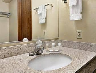 Howard Johnson Inn and Suites Tacoma Howard Johnson Inn and Suites Tacoma