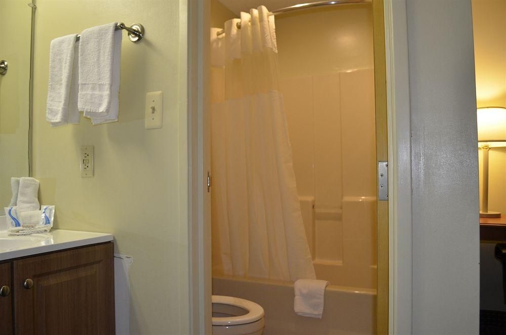 Budget Inn Buffalo Airport1