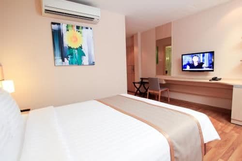 Deluxe Queen Room