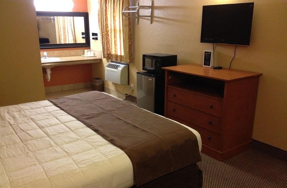 Economy Express Inn1