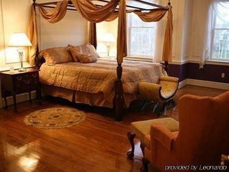 Rosewood Manor0