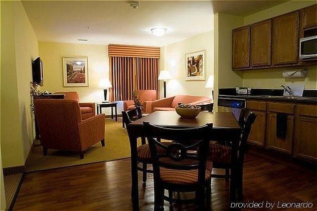 Home-Towne Suites Columbus4