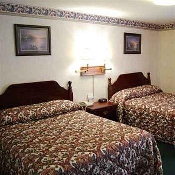 Lenox Inn2