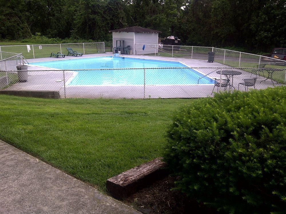 Country Hearth Inns & Suites0
