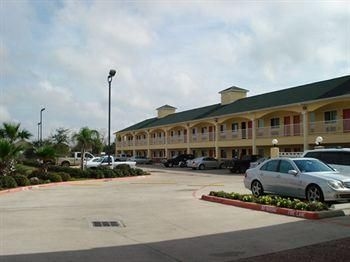 Hometowne Suites Baytown0