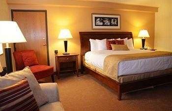 Townhouse Inn of Hamilton3