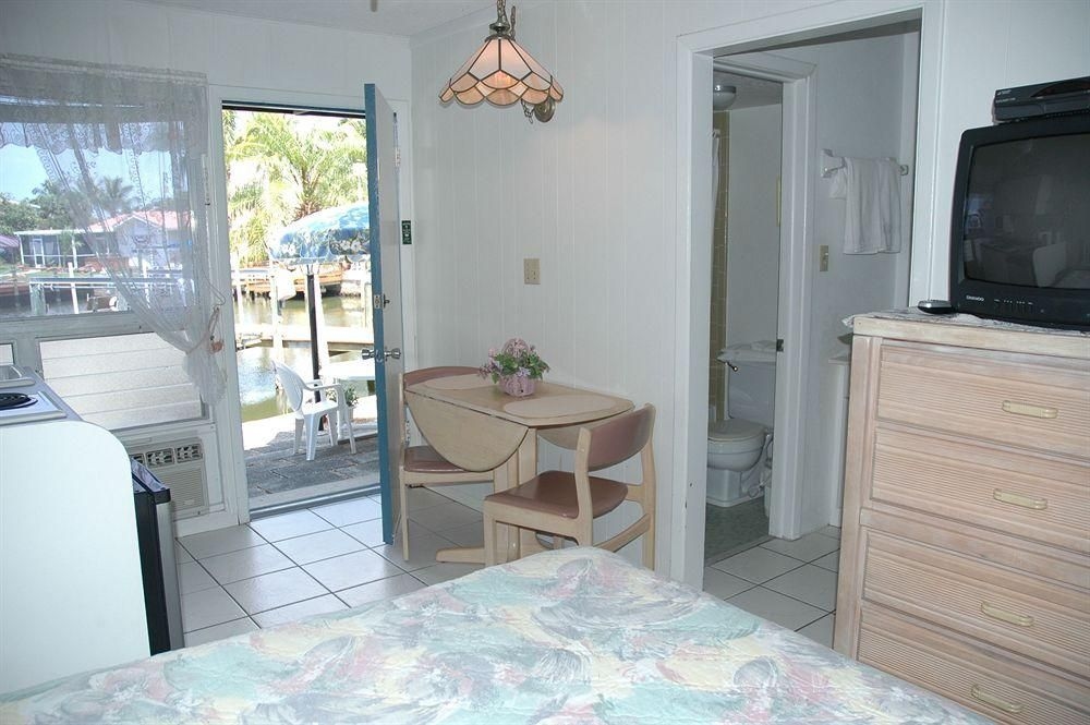 Dolphin Inn Resort4