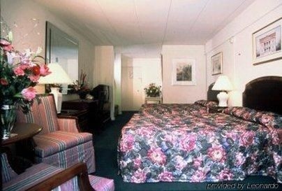 Inn of Rosslyn0