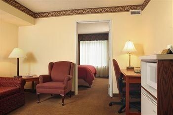 Country Inn & Suites by Carlson, Asheville I-240 - Tunnel Rd2