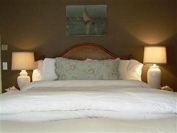 Salmonberry Inn & Beach House3