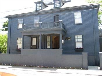 Elm Street Inn0