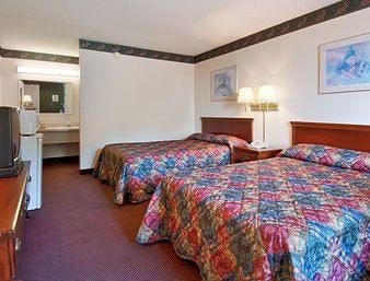 Super 8 Motel Marion4