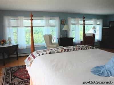 Apple Hill Inn