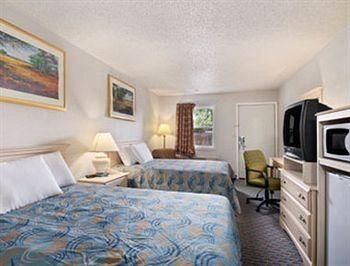 Days Inn Brookshire4
