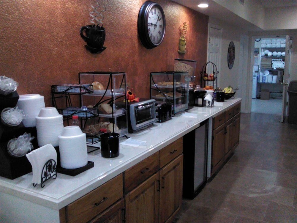 REGENCY INN AND SUITES BILOXI D2