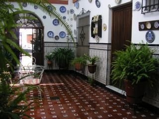 Phoonpol Hotel1
