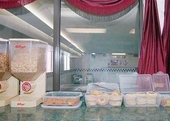 Econo Lodge4