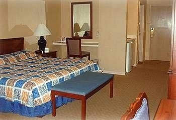 Plaza Suites, Midland, MI0