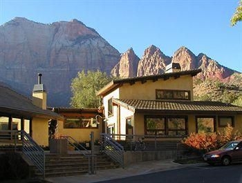 Desert Pearl Inn4