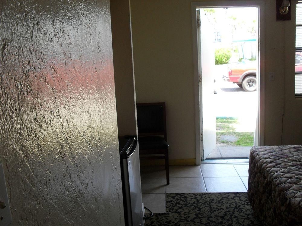 Shore Winds Motel3