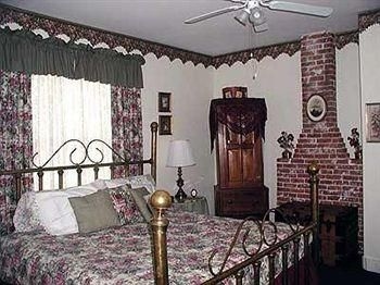 Victorian House0
