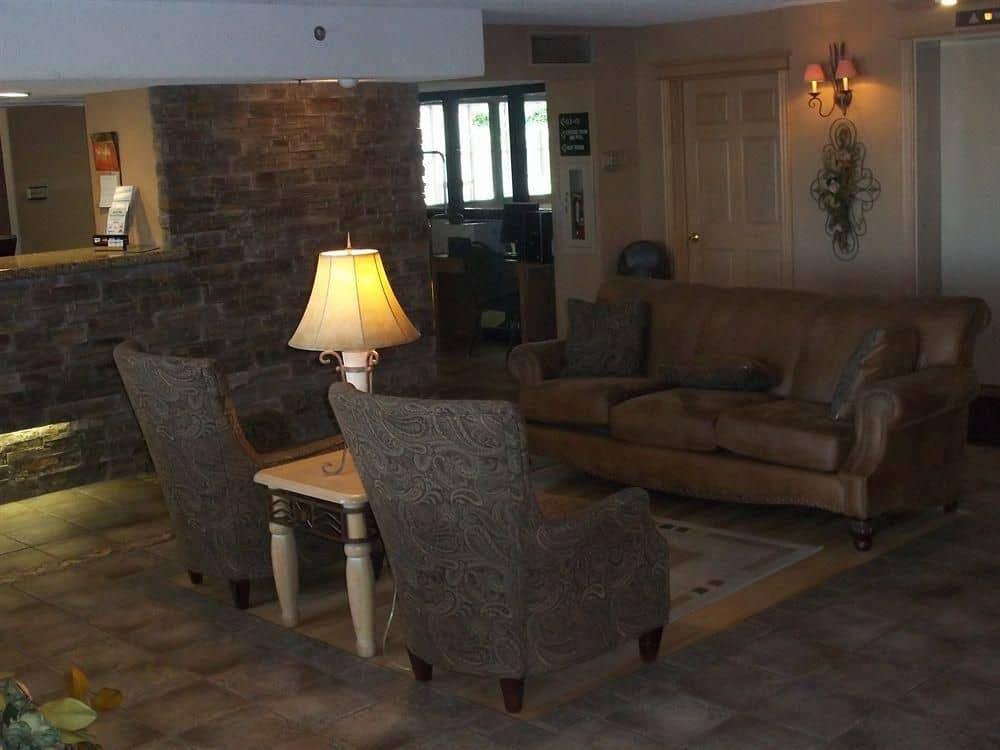 Expressway Inn Expressway Inn