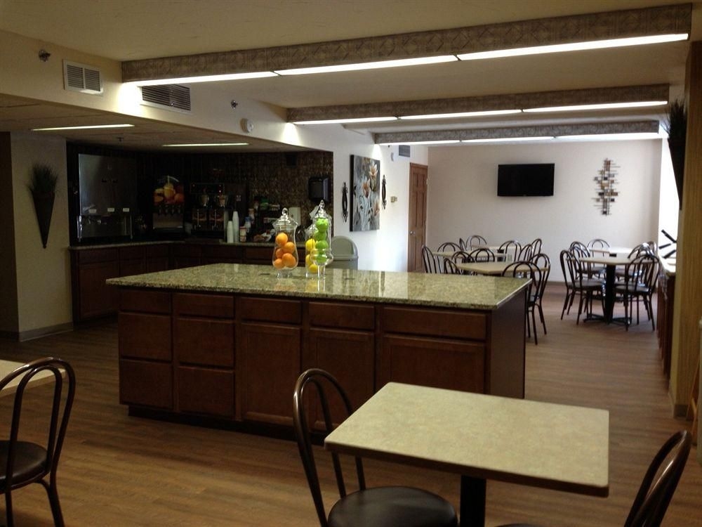 Expressway Inn4