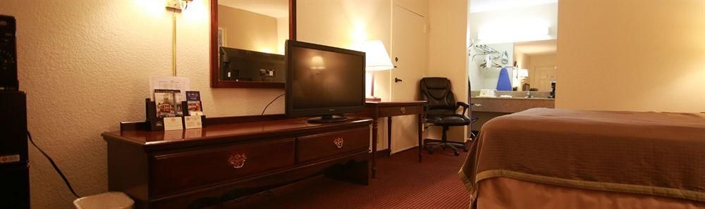 Travelers Inn and Suites Memphis4